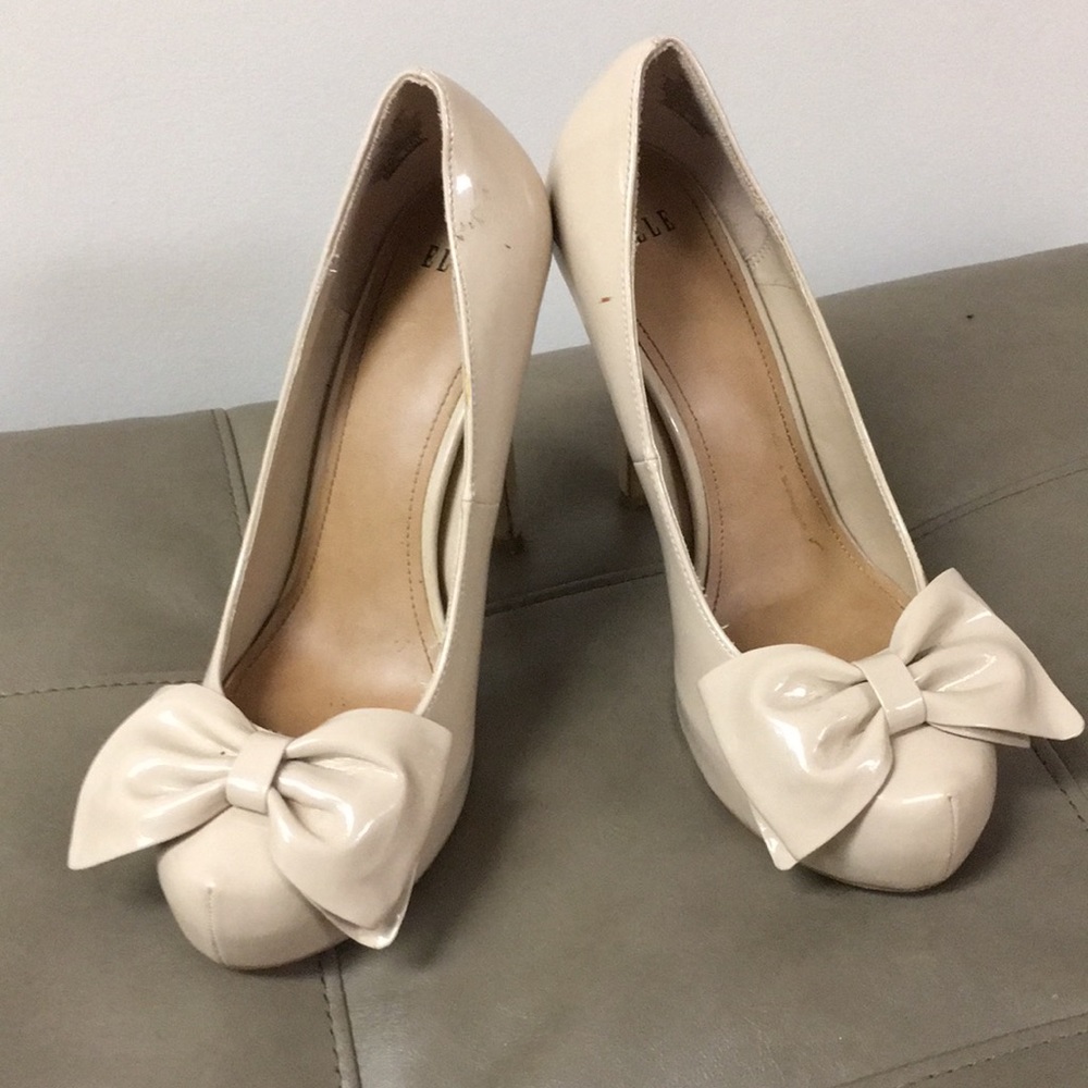 Elle nude heels with bow